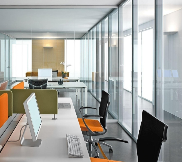 比地摊经济火爆，时尚办公家具深受年轻人喜爱